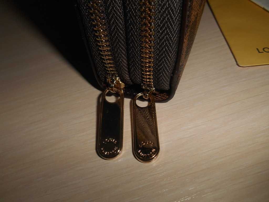 Portfel torebka Saszetka organiser 2 zamek Louis Vuitton,  078-3-1