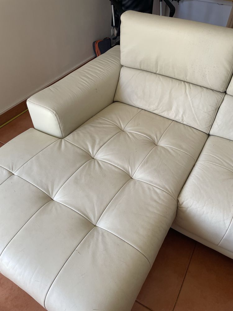 Sofá cabedal branco chaise-long