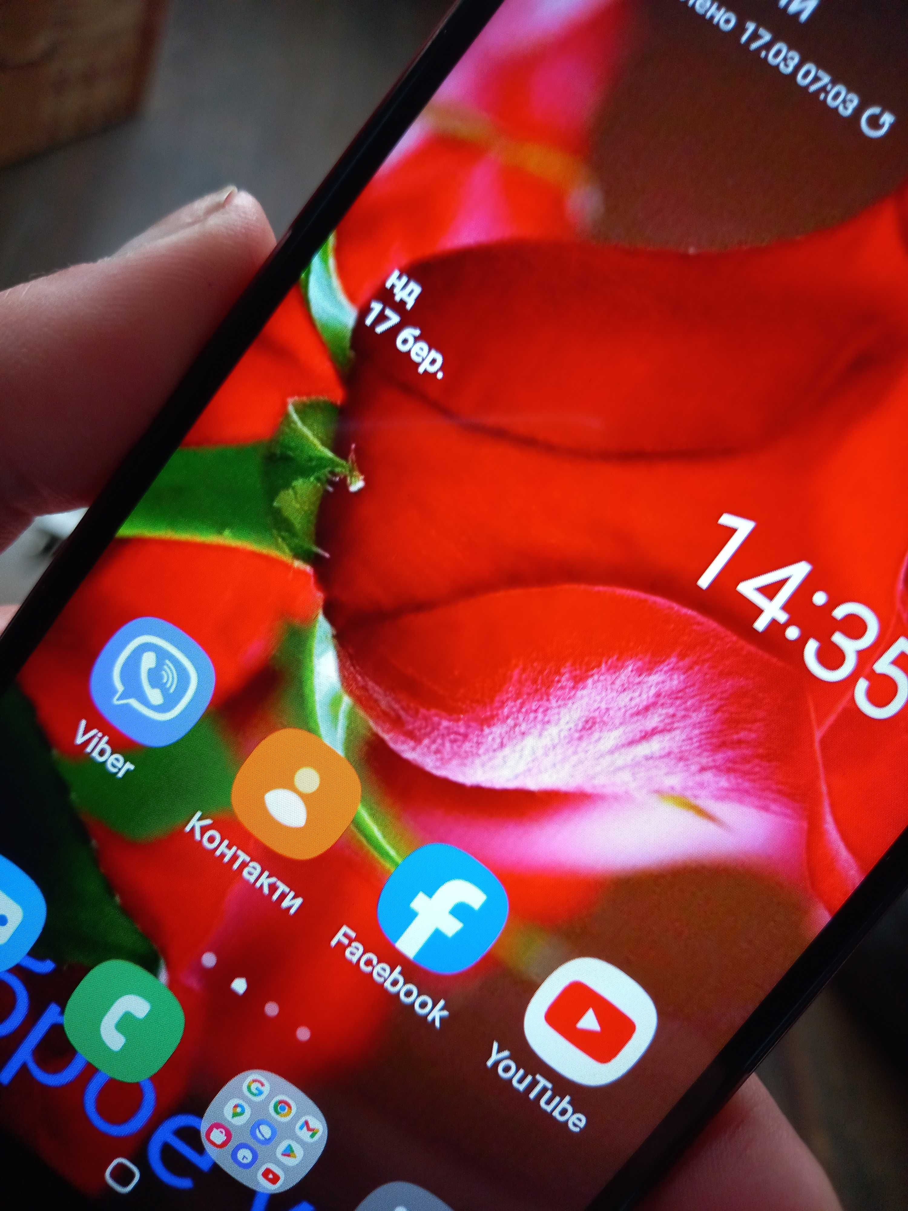 Телефон червоний Android Samsung Galaxy A10s