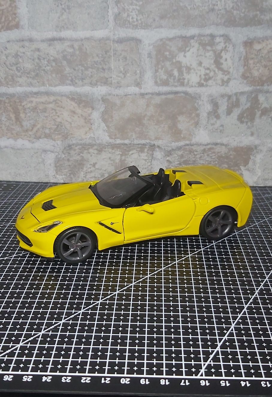 Model Corvette Stingray maisto 1:24