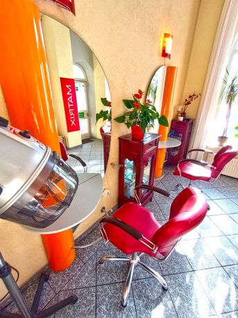 Stanowisko fryzjerskie/manicure i pomieszczenie na gabinet kosmetyczny