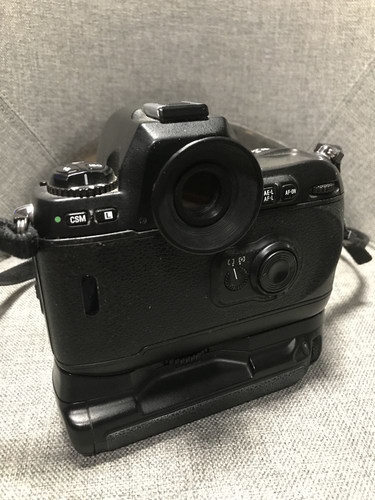Плівковий Nikon f100 з батарейним блоком