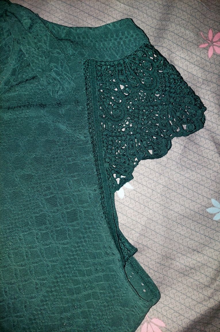 Blusa com renda e laço