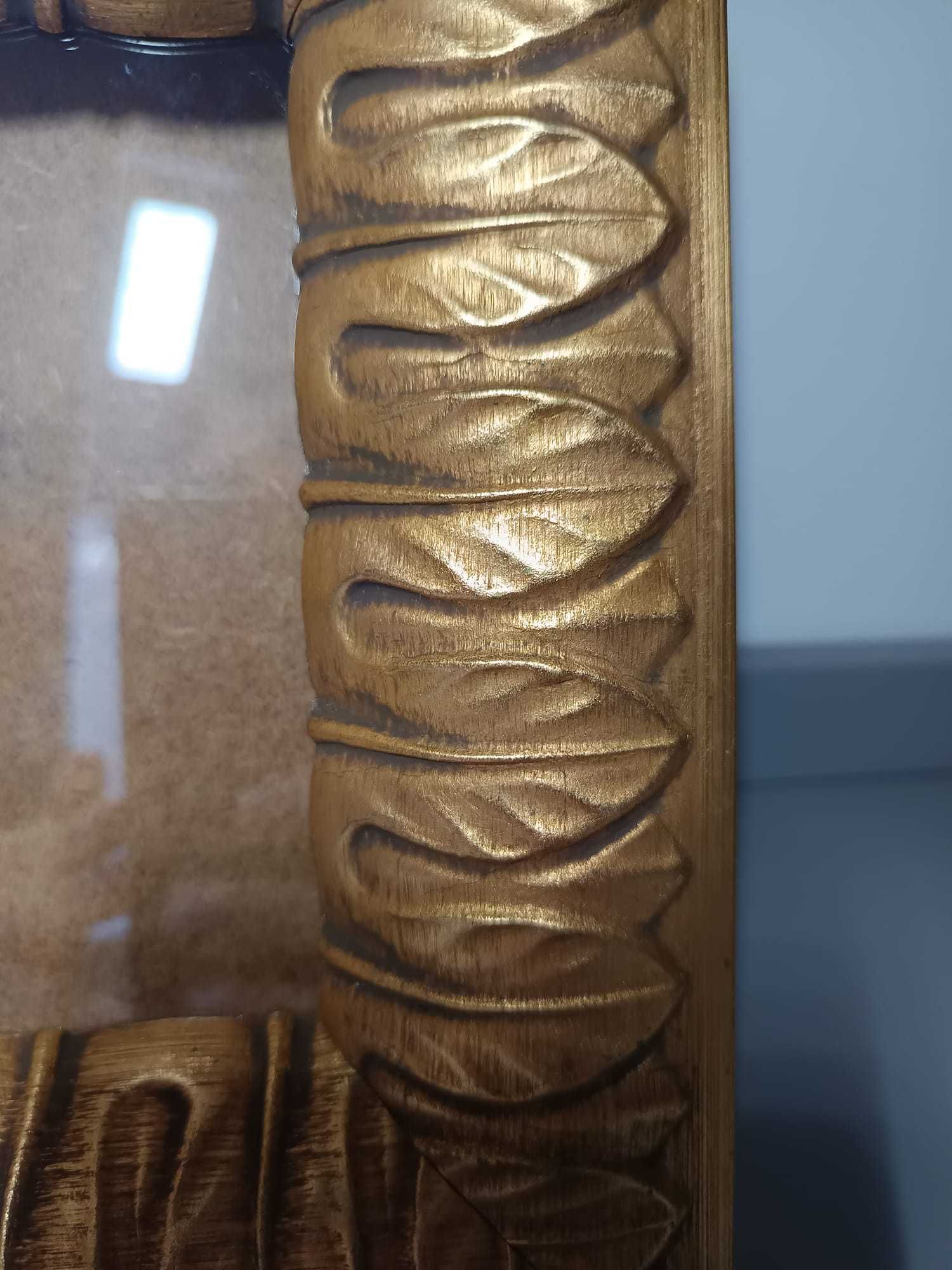 Moldura Antiga em Madeira Dourada