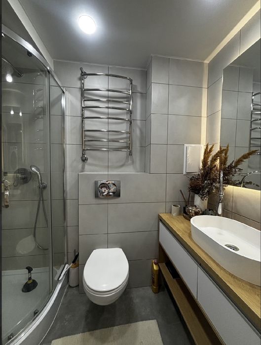 Центр міста! Сучасна трикімнатна квартира.