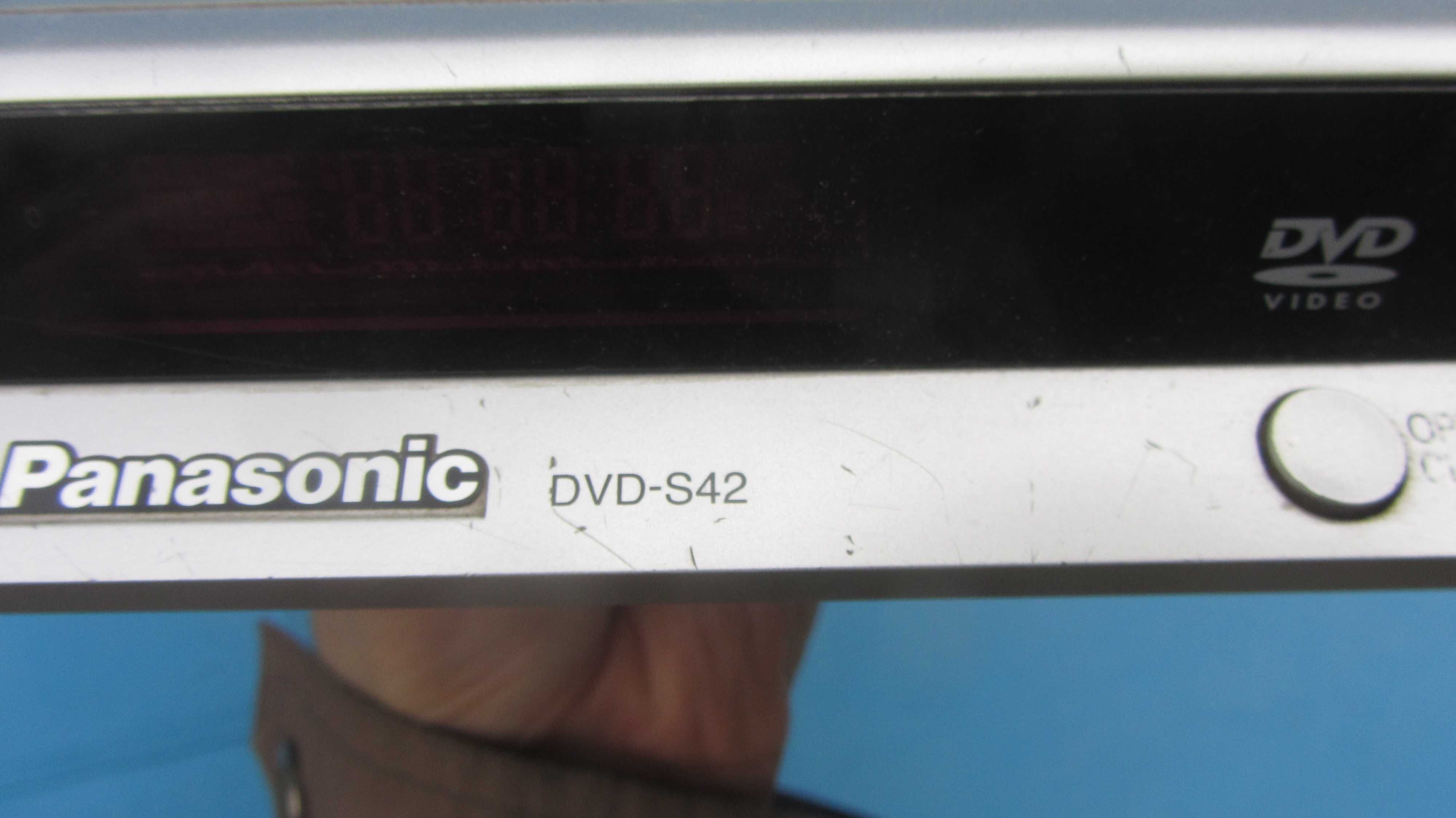 DVD проигрыватель Panasonic DVD-S42  (ДВД плеер)  с пультом ДУ