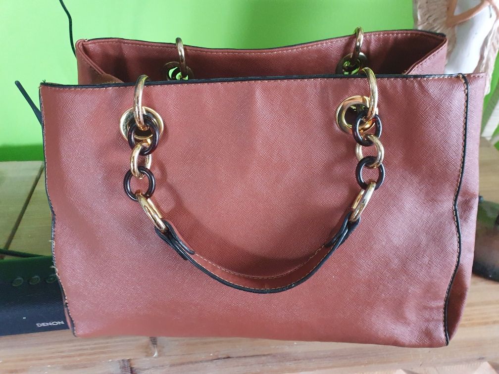 Michael Kors - Sprzedam tanio oryginalna torebkę kuferek l