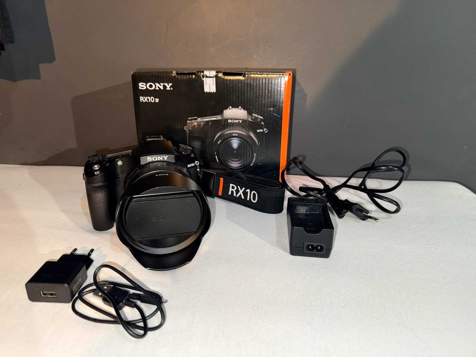 Sony RX10 M4 24-600mm F2.4-4.0