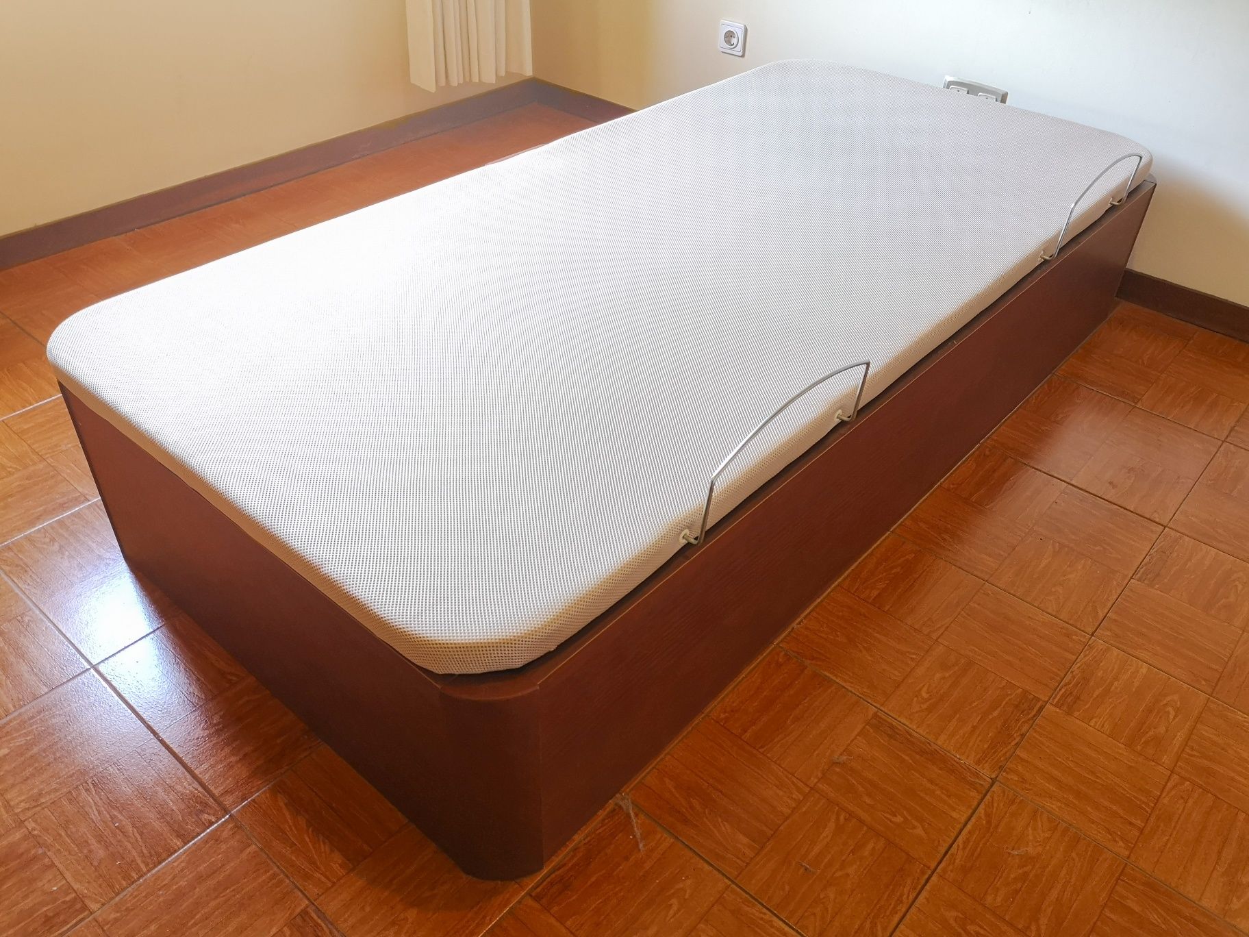 Cama de solteiro com arrumação & colchão terapêutico (190 cm x 90 cm)