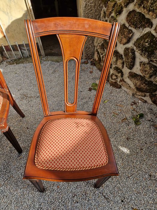 5 Cadeiras de madeira