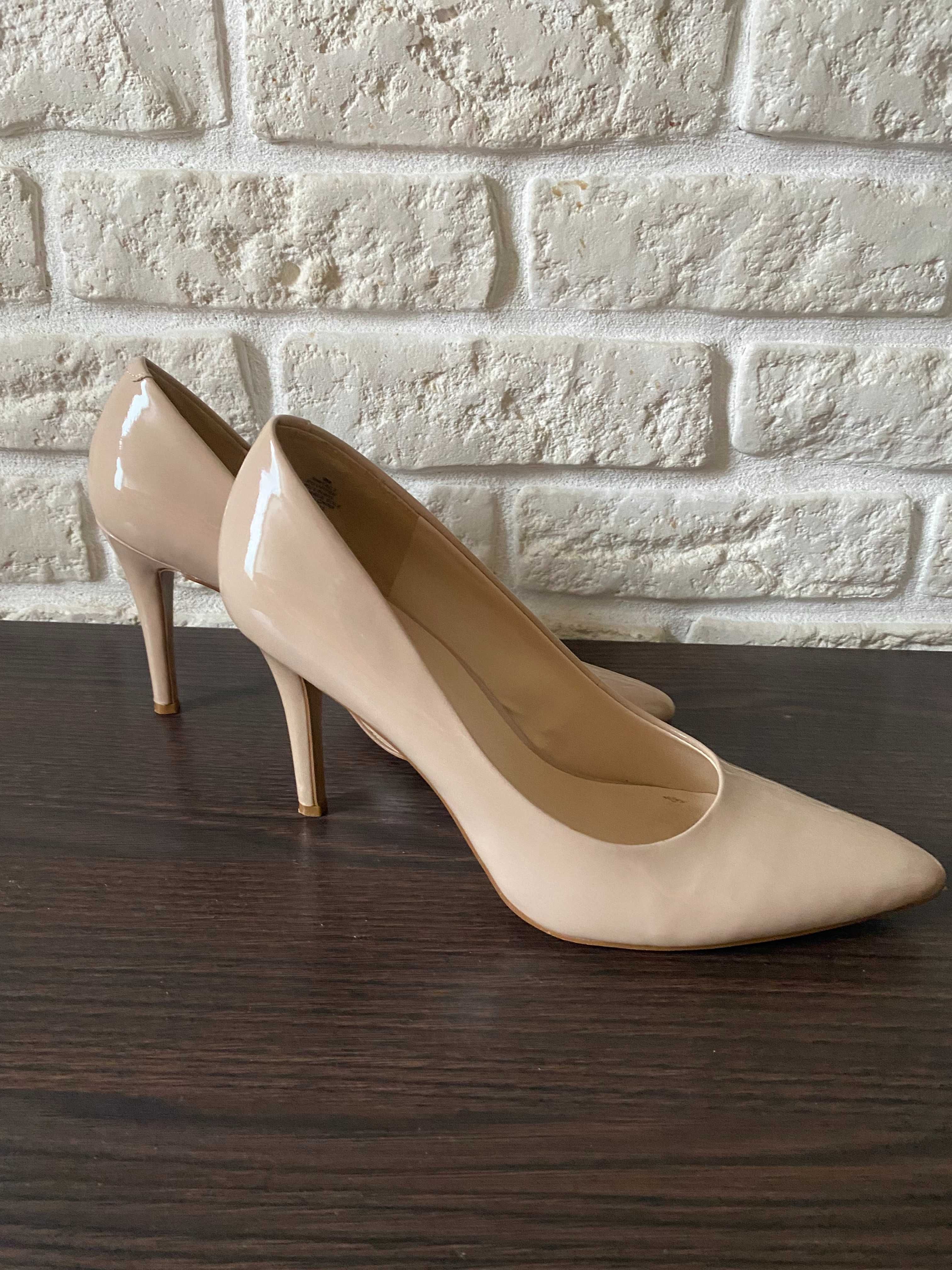 Buty na obcasie nine west beżowy rozmiar 9M/40 z USA