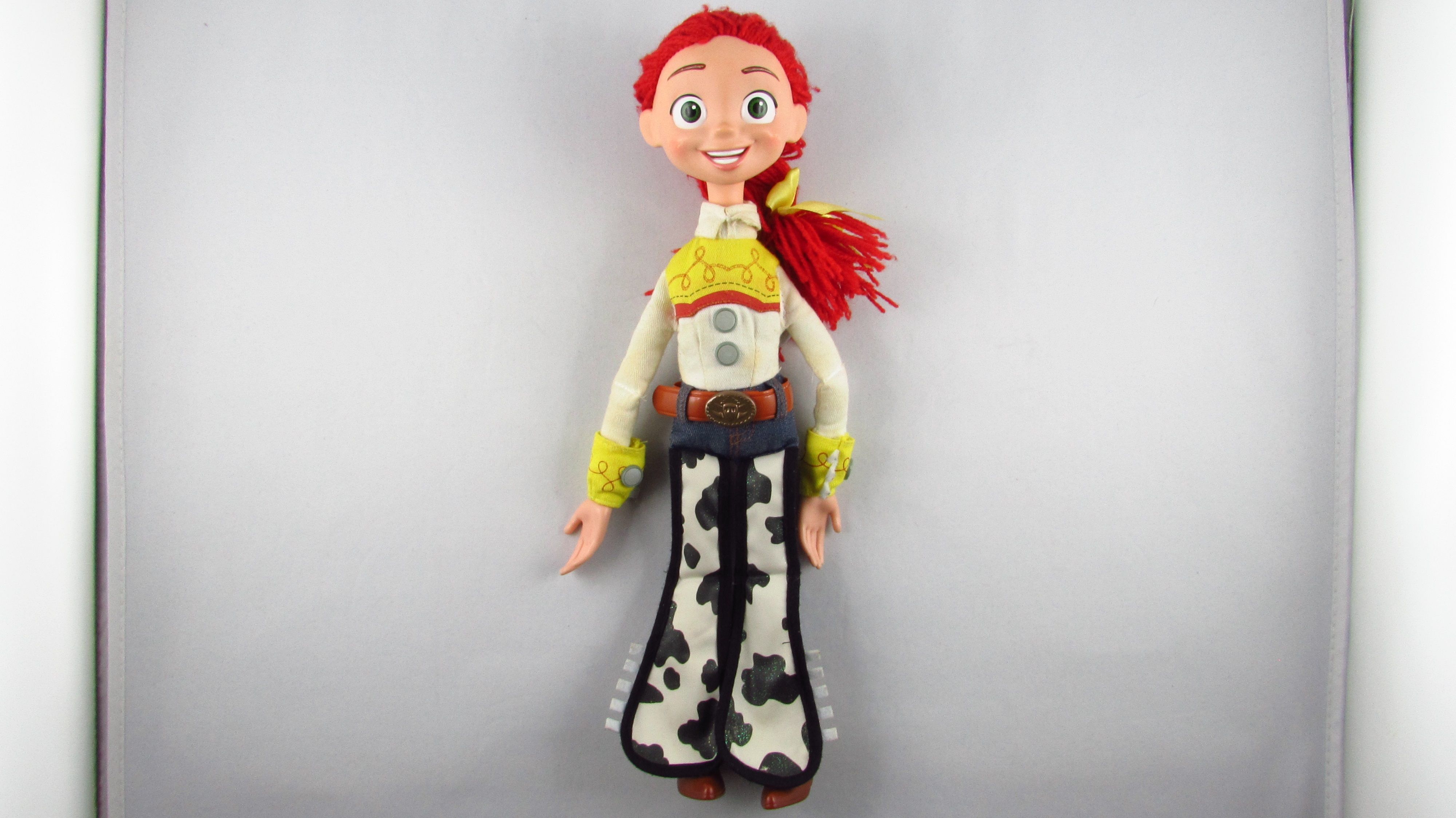 DISNEY PIXAR Toy Story Kowbojka Figurka Jessie Yodeling Cowgirl Mówiąc