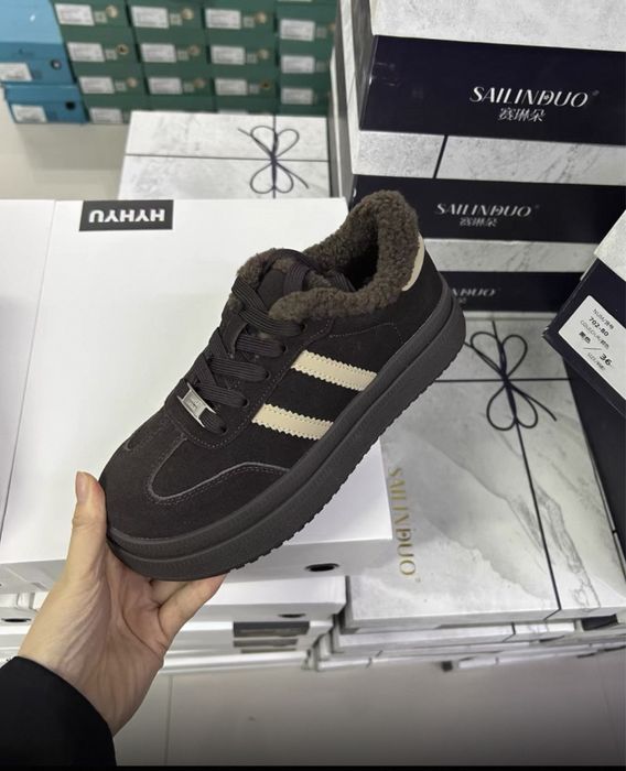 Теплі жіночі кросівки, розмір 40