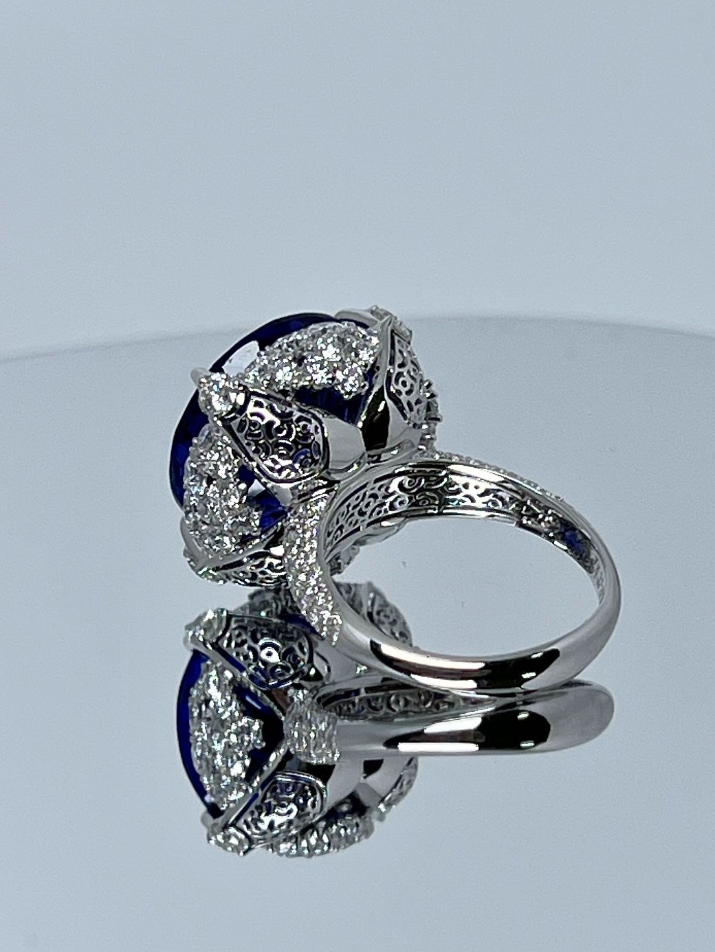 Коктельное кольцо Танзанит 15,96 ct./Бриллианты2,48 ct.
