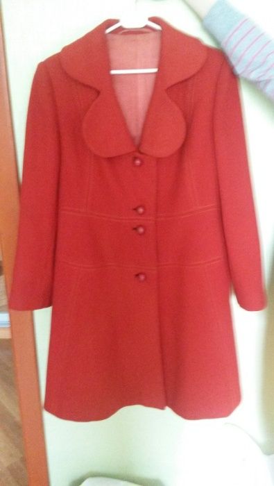 Модное красное драповое пальто, р-р 44-46
