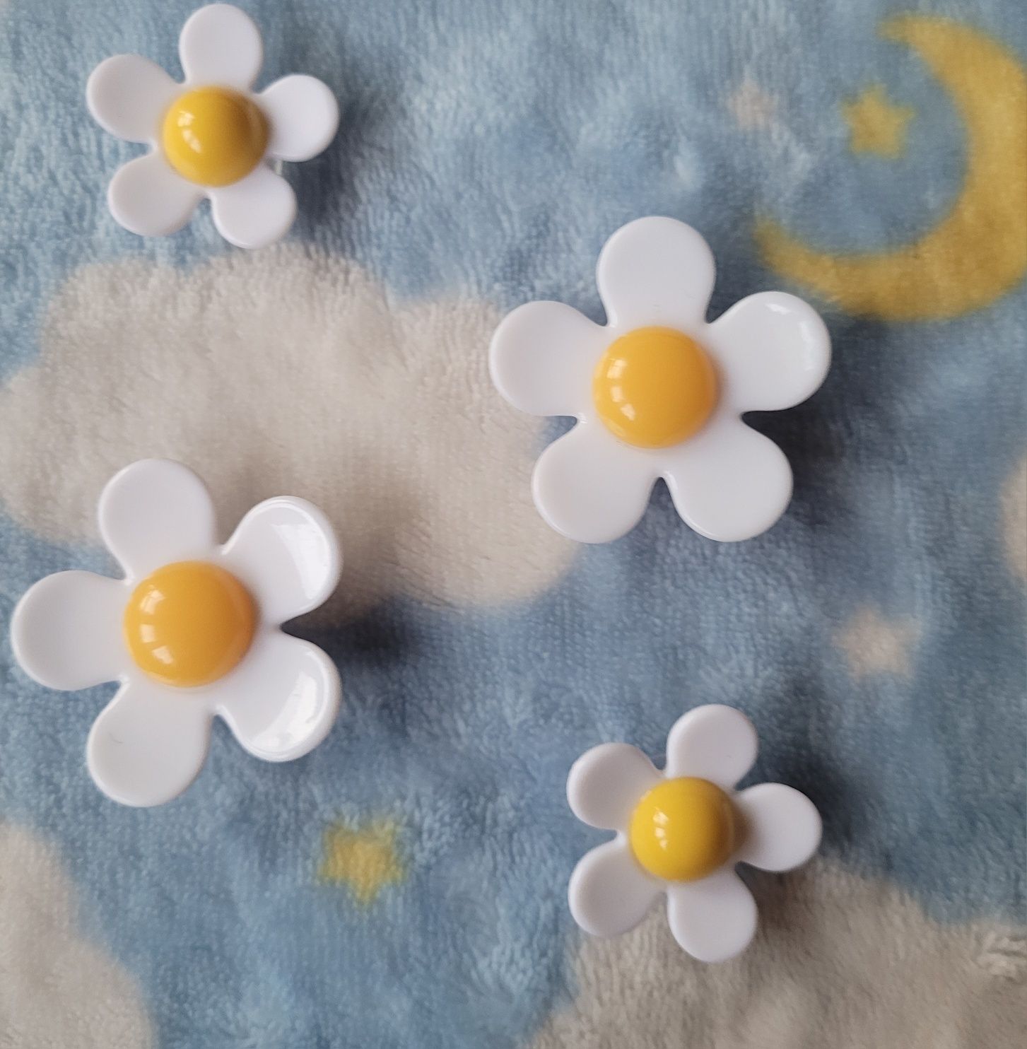 Przypinki do crocs Śliczne kwiaty