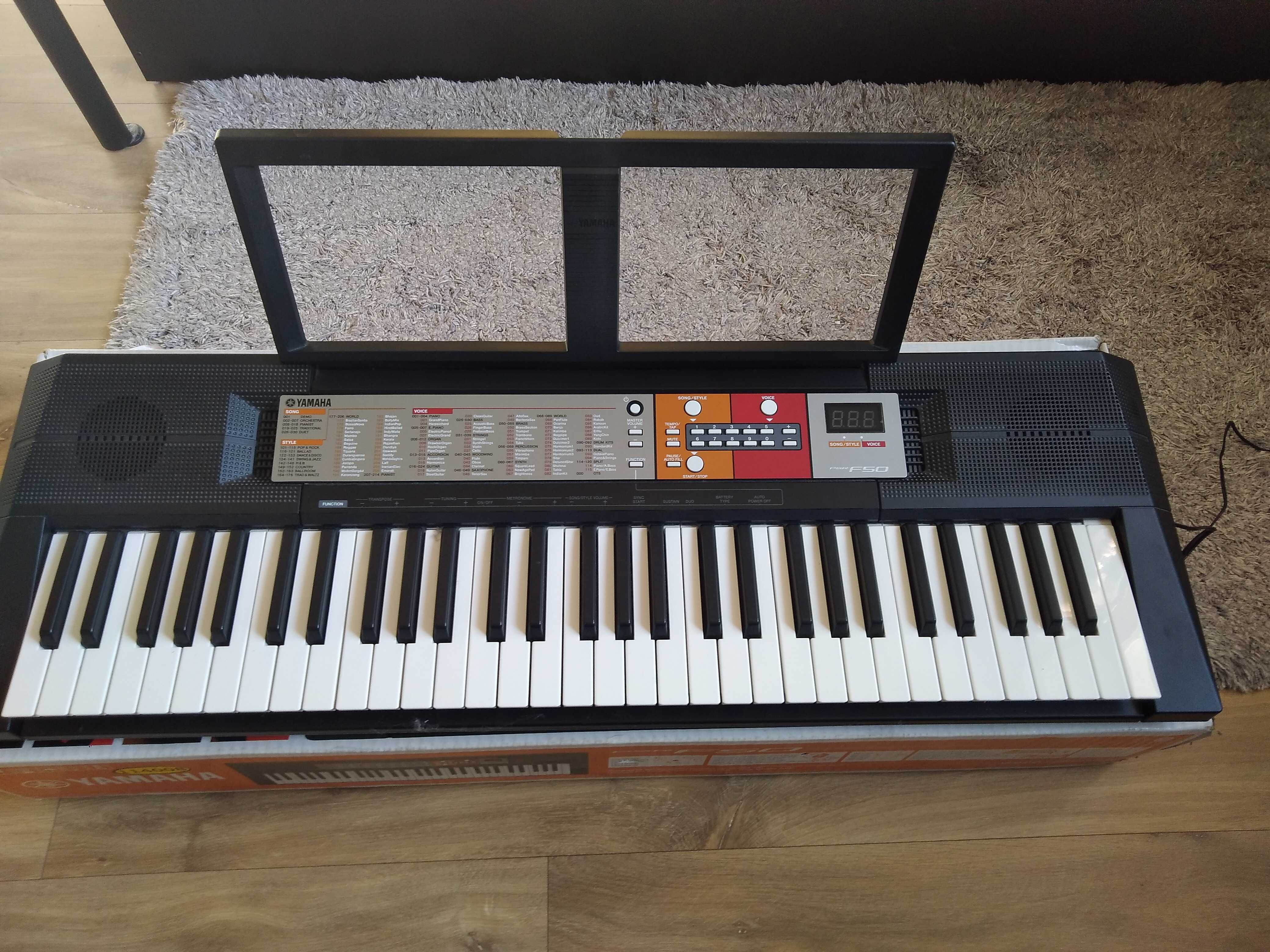Keybord Yamaha f50, organy elektroniczne