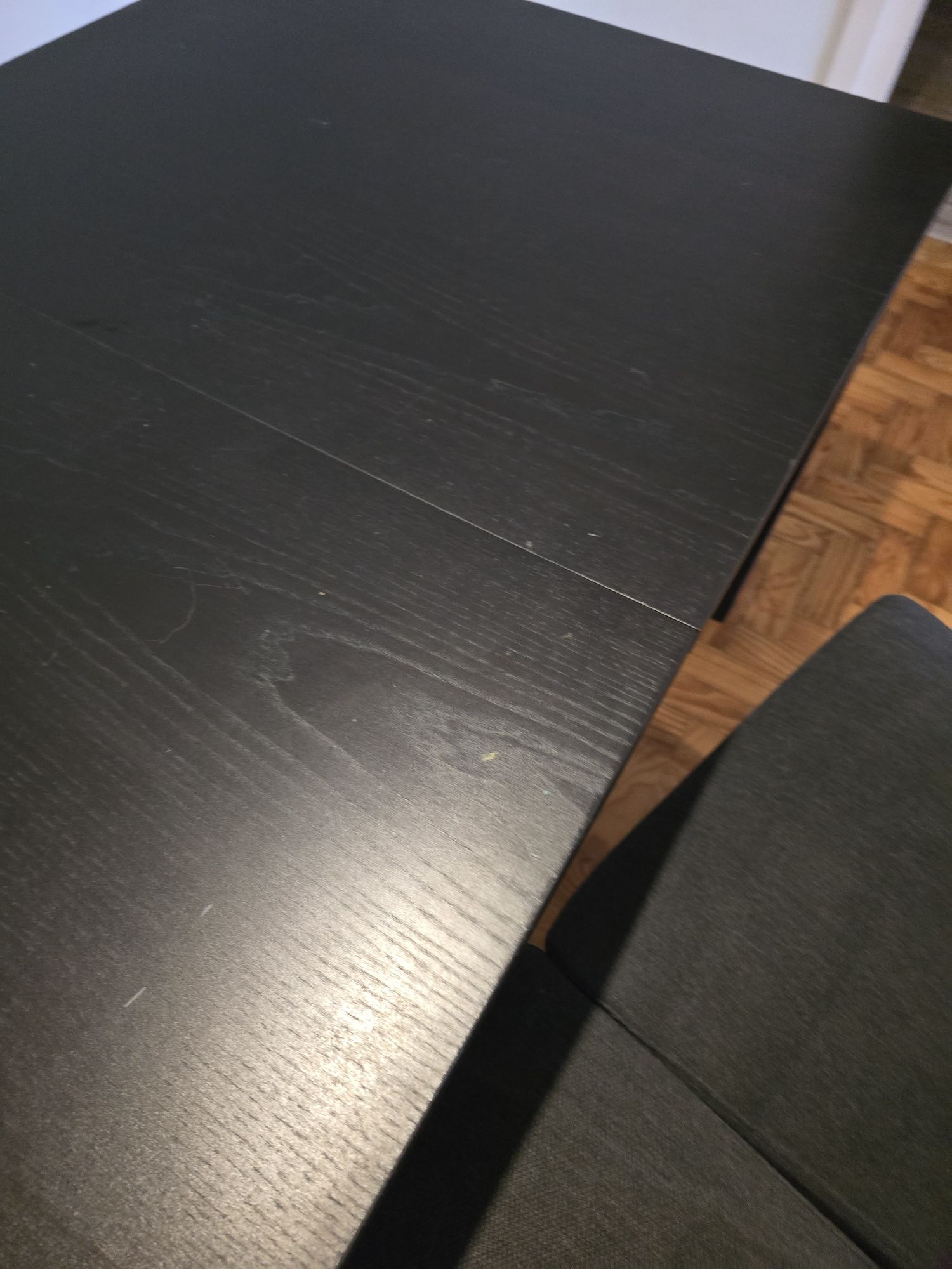 Mesa preta IKEA Bjursta