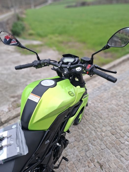 Benelli BN125 de 2023 impecável