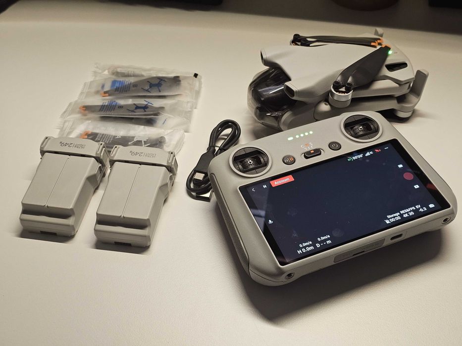 DJI Mini 3 com comando RC + 2 baterias extra