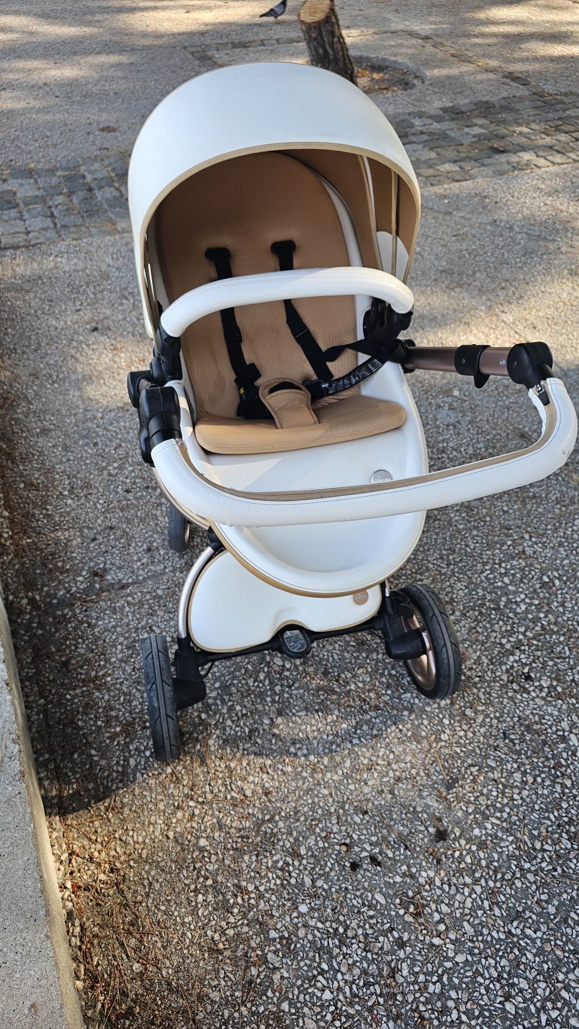 Carrinho de bebé marca MIMA