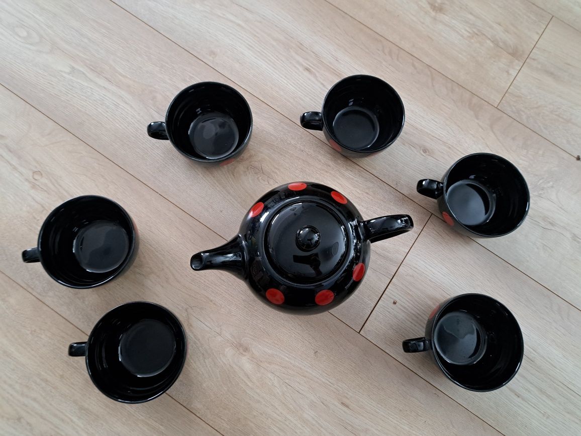 Zestaw herbaciany, kawowy, czajniczek i filiżanki czarny w kropki