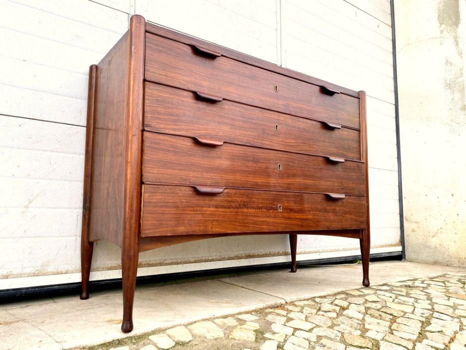 Cómoda olaio vintage 109comp x 47prof x 85.5alt.