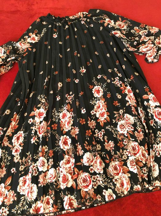 Śliczna sukienka plisowana