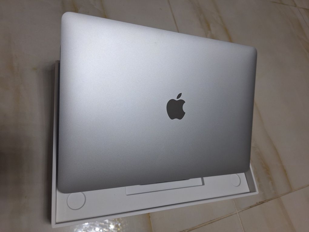 ІДЕАЛЬНИЙ! MacBook air 13 " 2020 Core i5/8/500