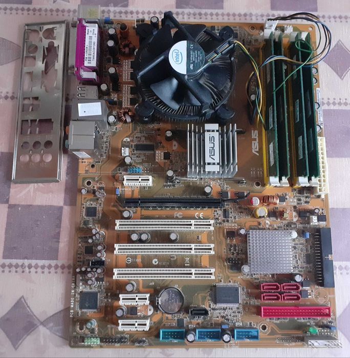 775 1333 шина Asus P5B+Intel Core 2 Duo E6750(два ядра)Box+2Gb Тест ОК