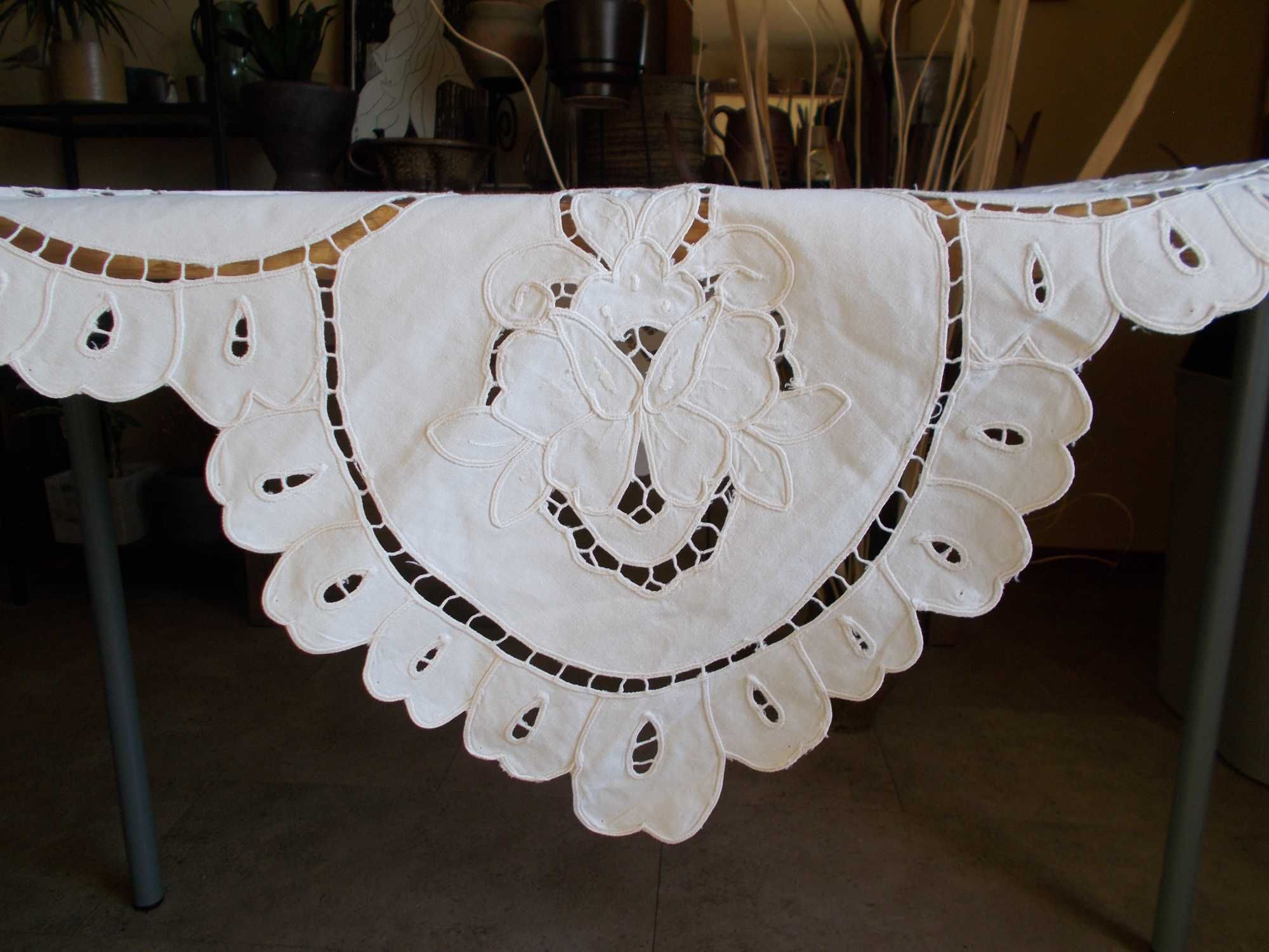 Dekoracyjny obrus bawełniany wykonany ręcznie, wysoka jakość