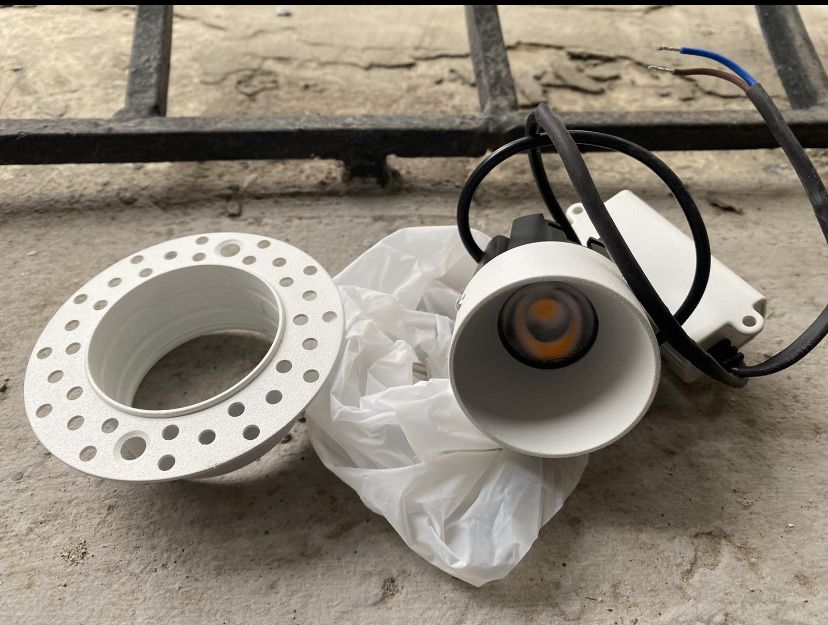 Світильник вбудований стельовий