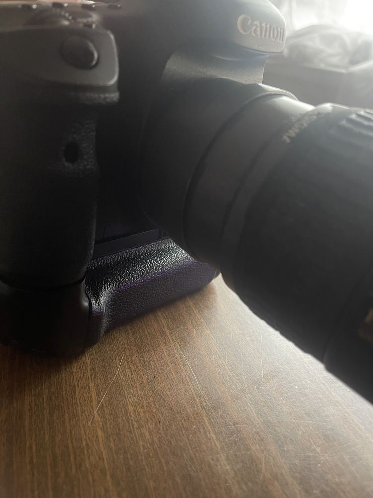 Canon 7D (бустер, 2 акб)
