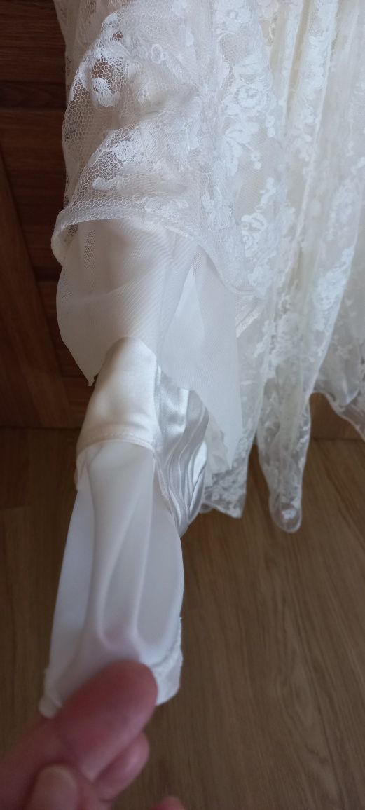Francuska Suknia Ślubna koronkowa VINTAGE z trenem marki Cymbeline Pa
