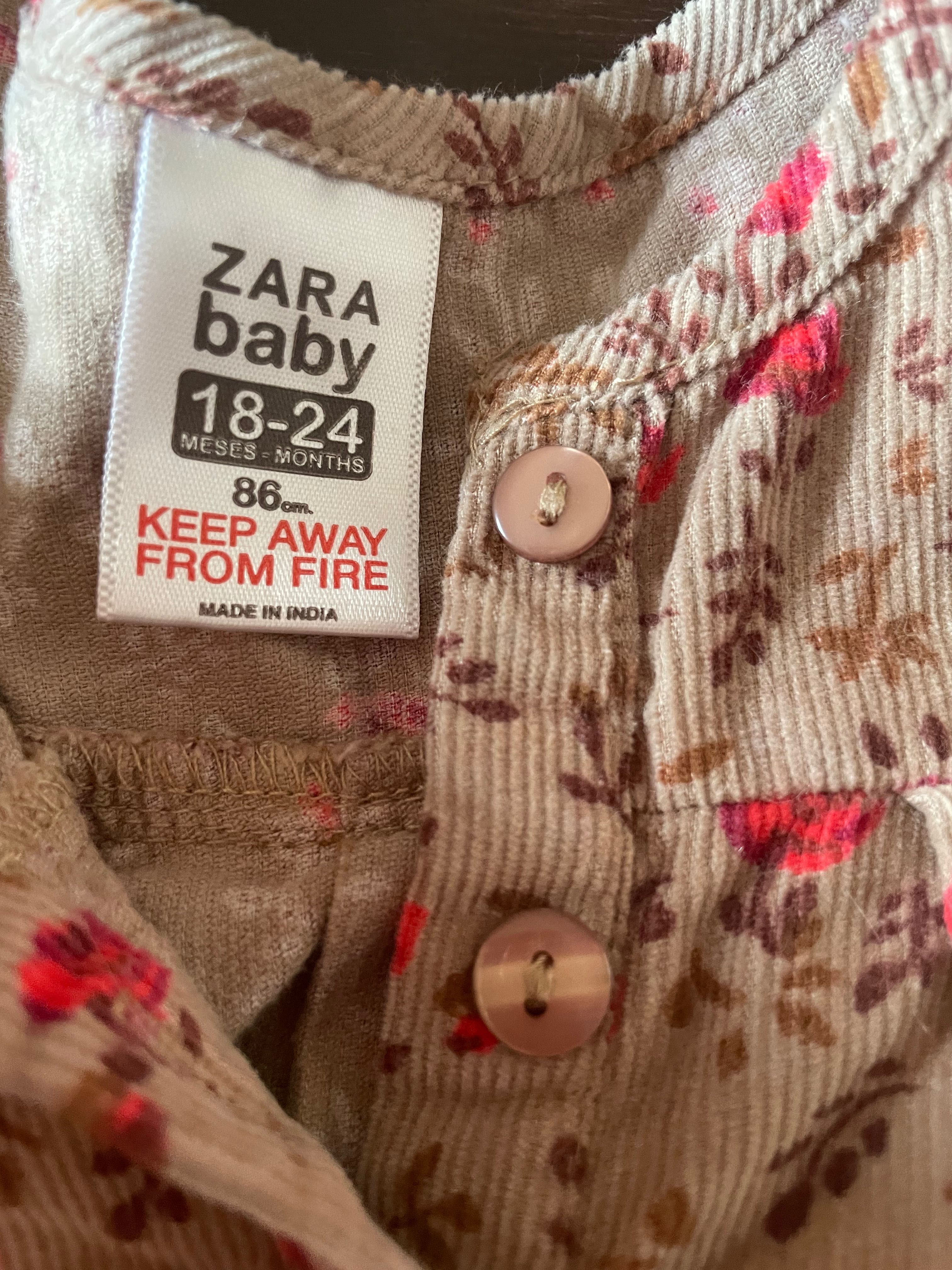 Vestido de bombazina com rosas vermelhas da Zara baby 18-24 meses