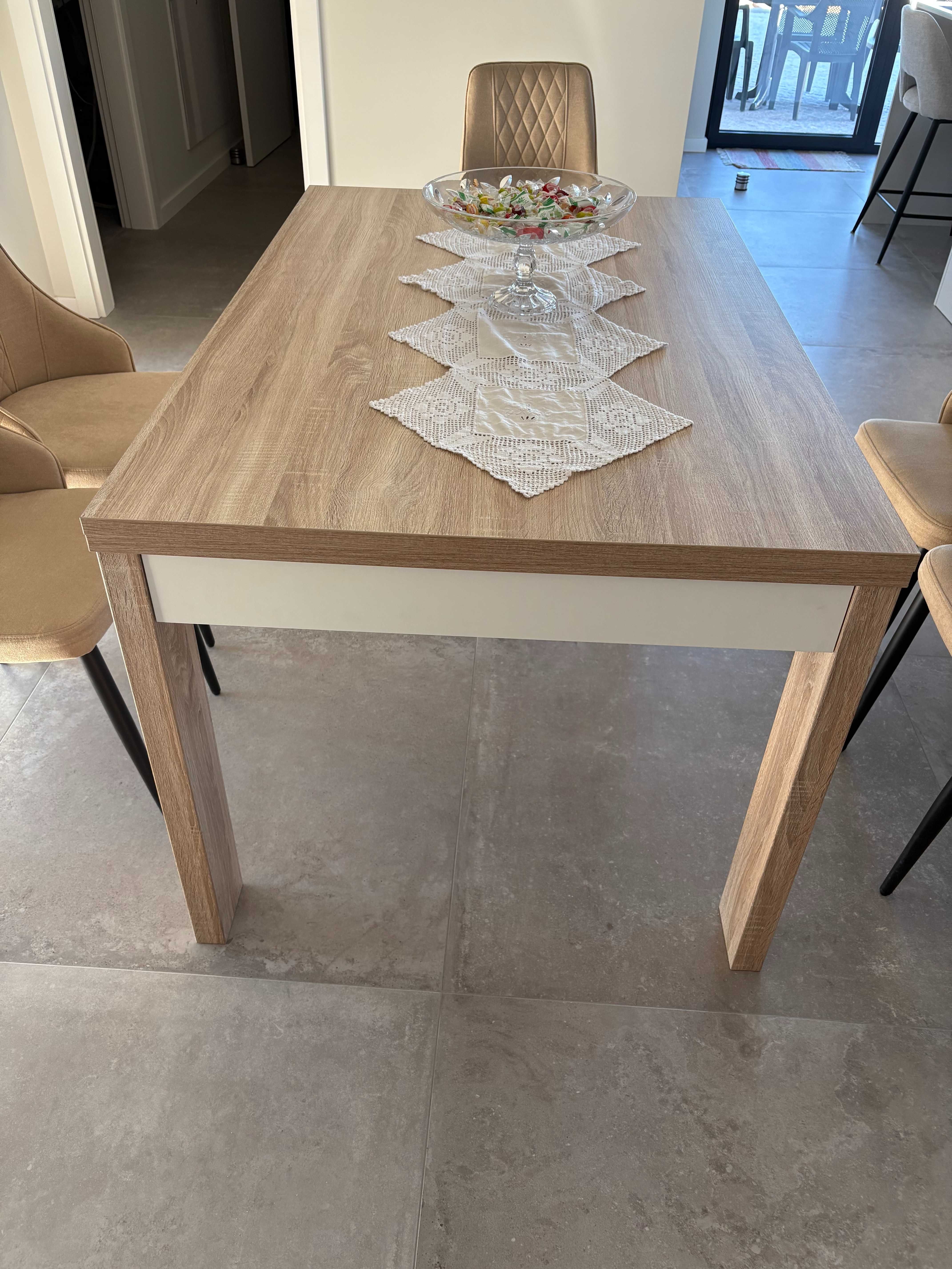 Grande mesa de salao nova a venda  sem cadeiras