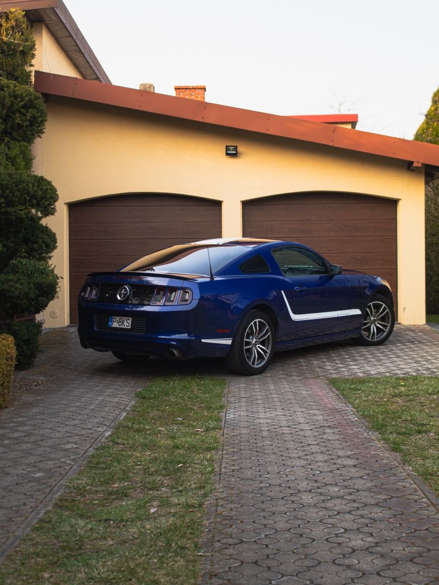 Ford Mustang 2013 3.7 V6 Manual