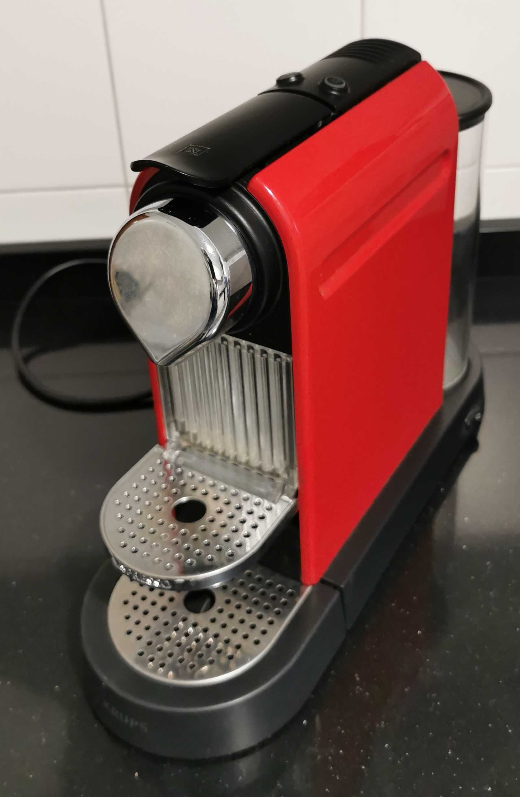 Máquina de café Nespresso Citiz, vermelha