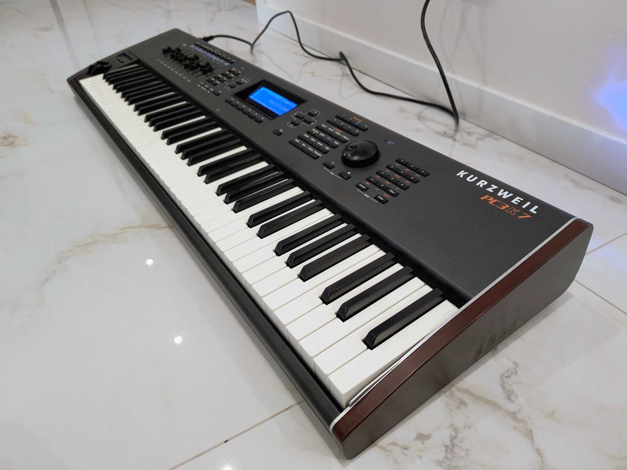 Kurzweil PC3K7  +  Core 64  + case  +  dodatki