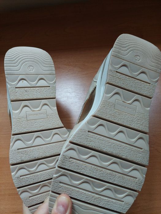 Sneakers Clara Barson na koturnie, nowe !