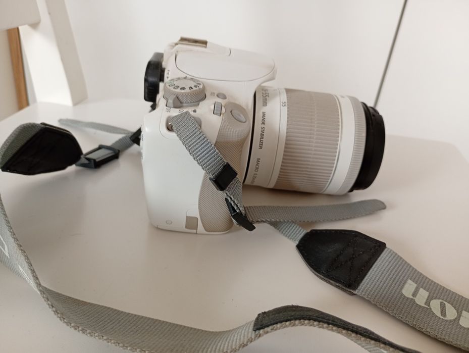 Canon eos lustrzanka biała 100d