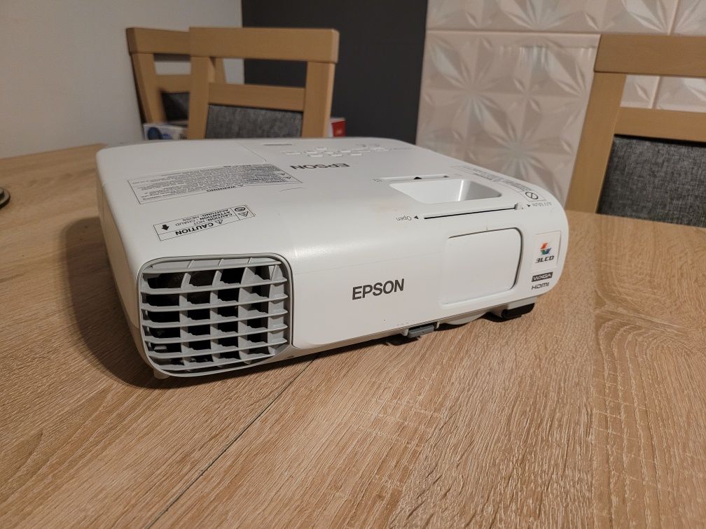 Projektor Epson.