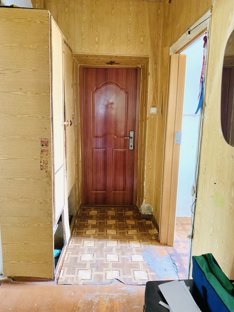 Продам 3-кімнатну квартиру під ремонт $