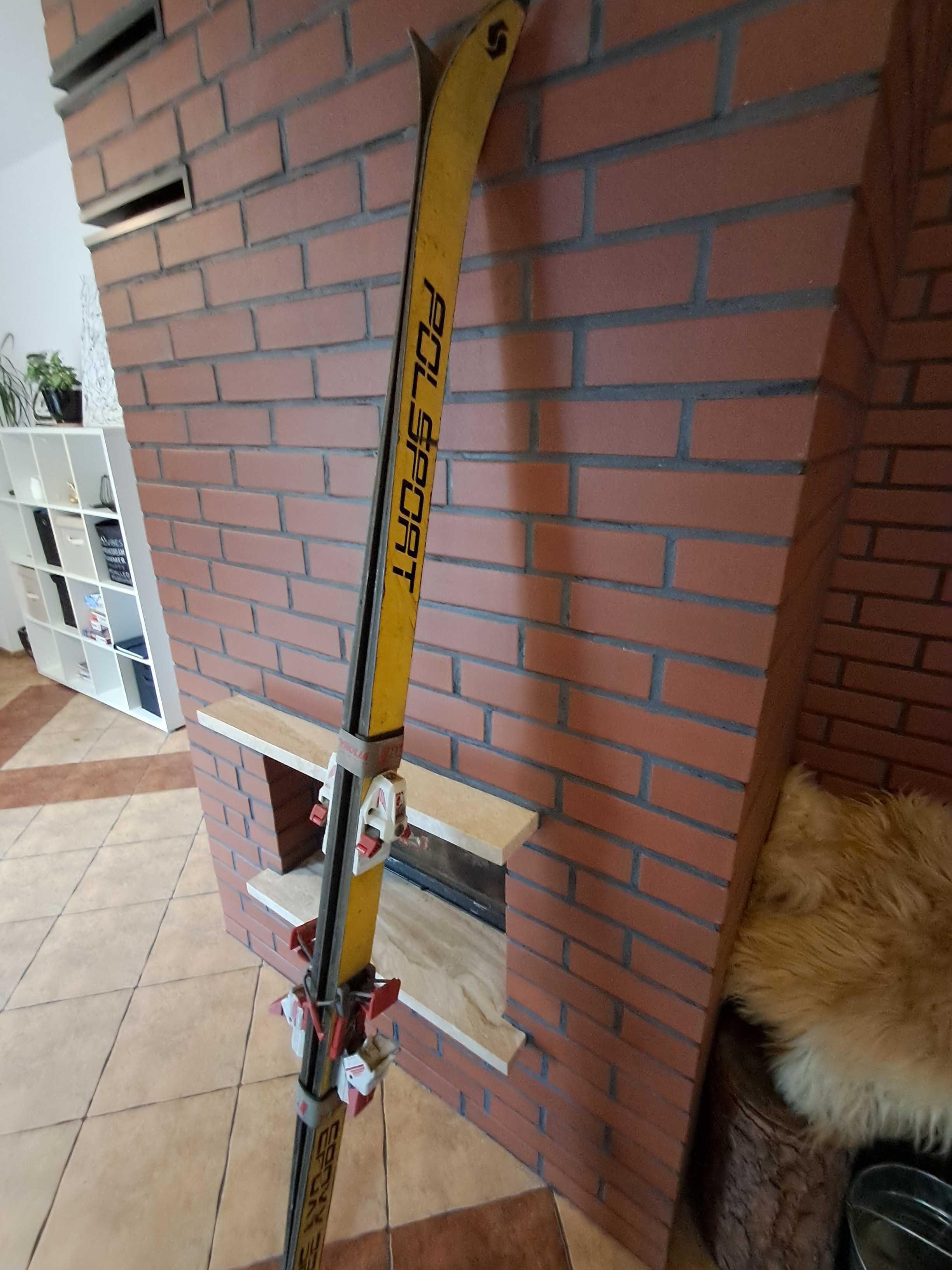 stare narty POLSPORT z wiązaniami