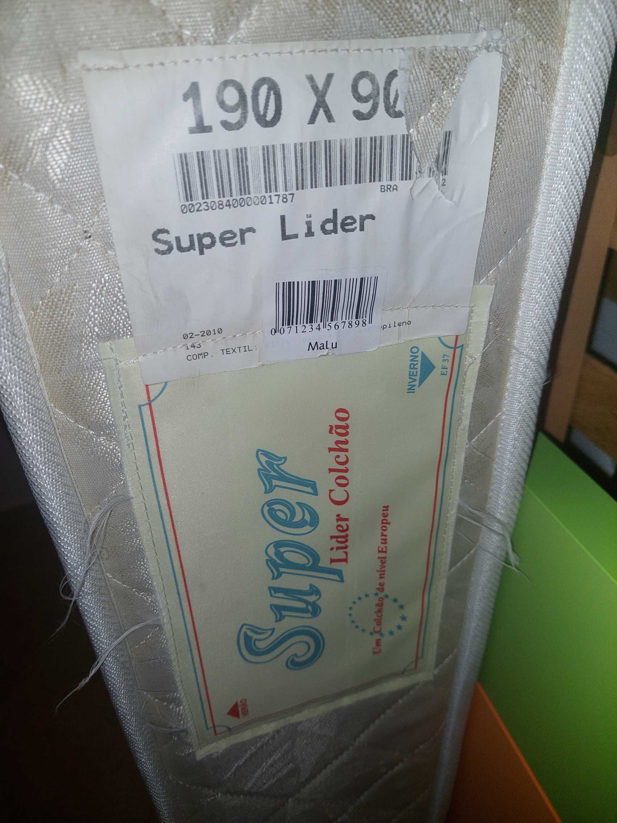 Vendo cama de solteiro dupla com os dois colchões como nova