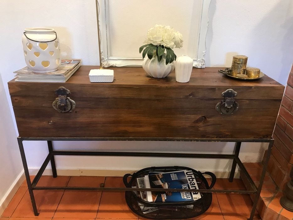 Móvel madeira com pernas ferro