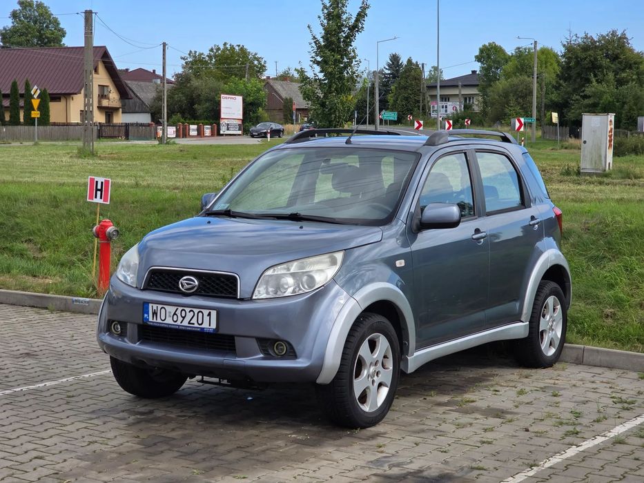 Daihatsu Terios Daihatsu Terios 1.5 benzyna 4WD jeżdzący z ważnymi opłatami i klimą