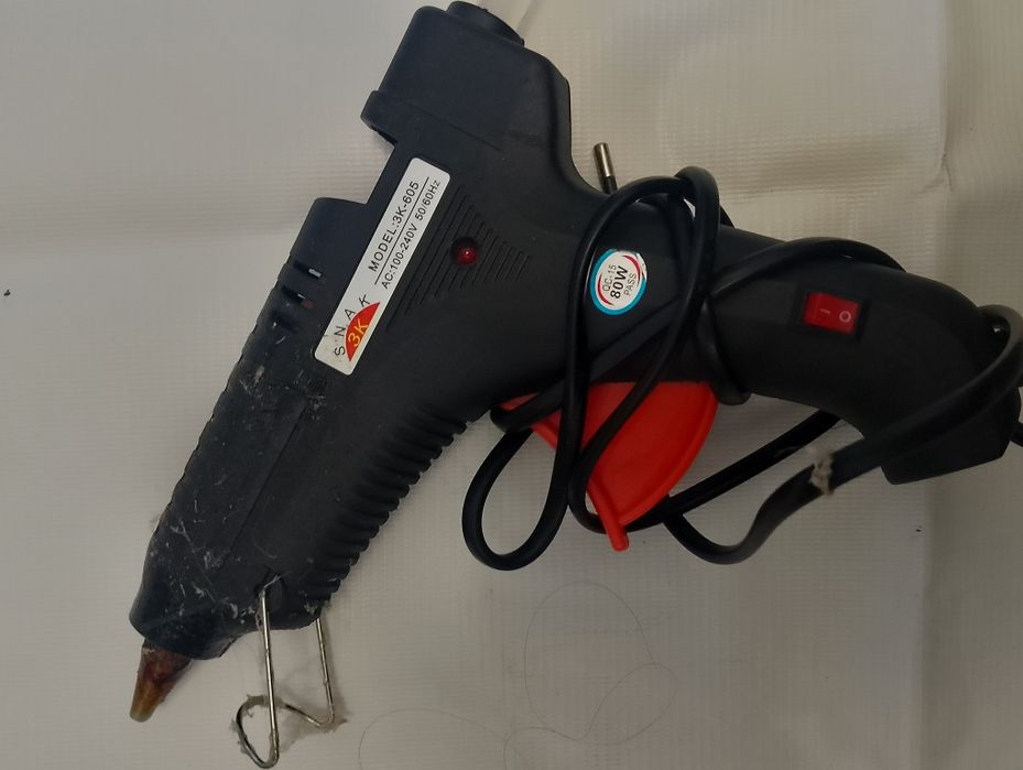 Pistolet do klejenia