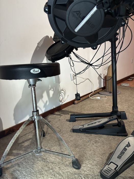 Bateria eletronica Alesis Turbo MeshKit + Banco