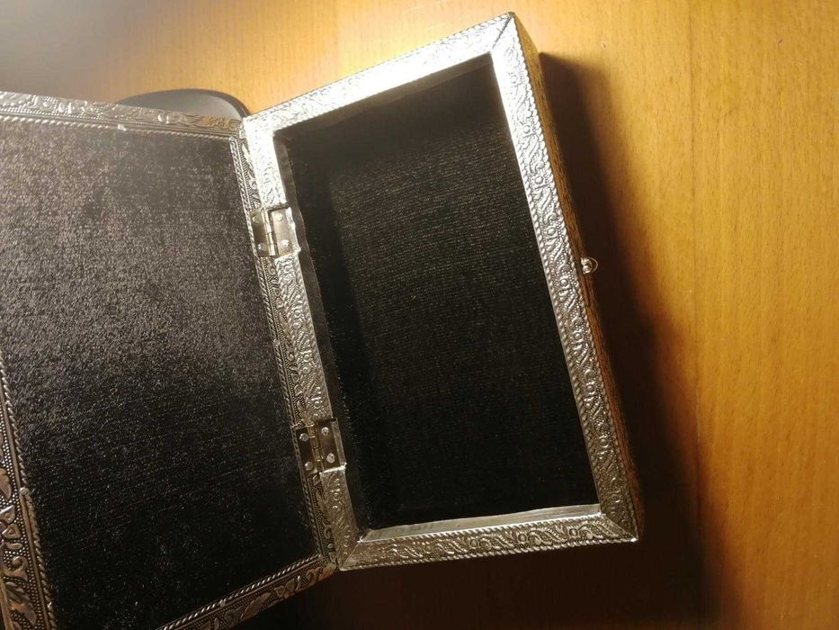 Aluminiowe pudełko szkatułka kuferek organizer na biżuterię PREZENT